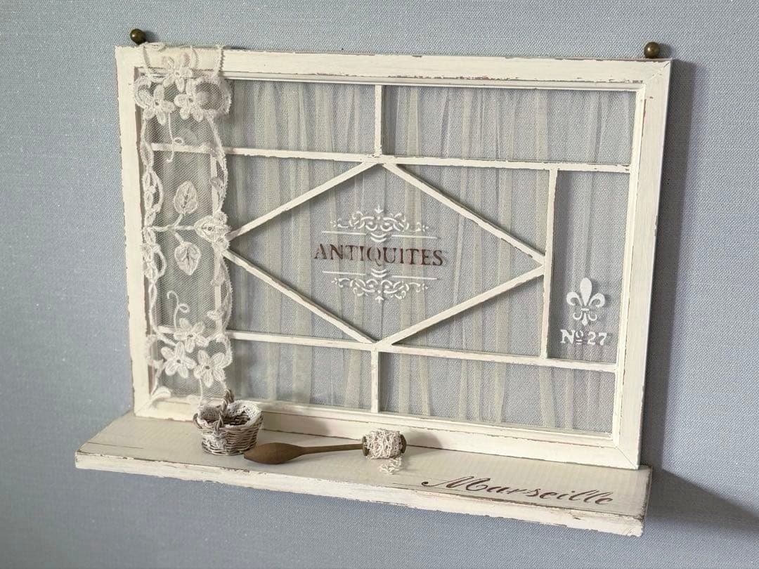 人気作家さまハンドメイド作品◾️ホワイトシャビーな窓枠風シェルフ◾️アンティーク
