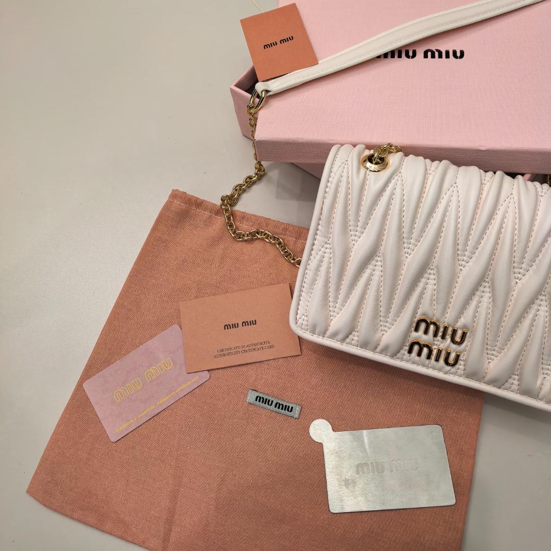 極美品 チェーンショルダーバッグ