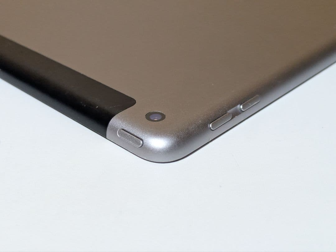 Apple iPad 第6世代　WiFi＋Cellular　スペースグレイ