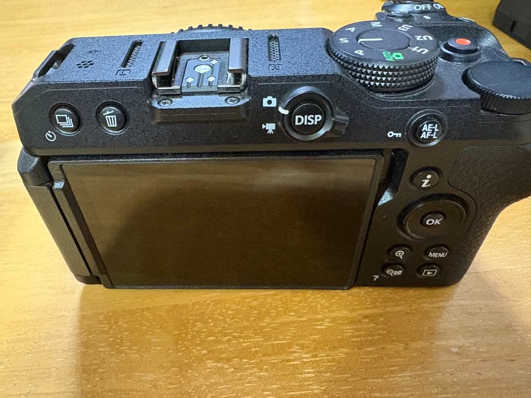 Nikon Z 30 ミラーレス一眼 本体 ストラップ付き