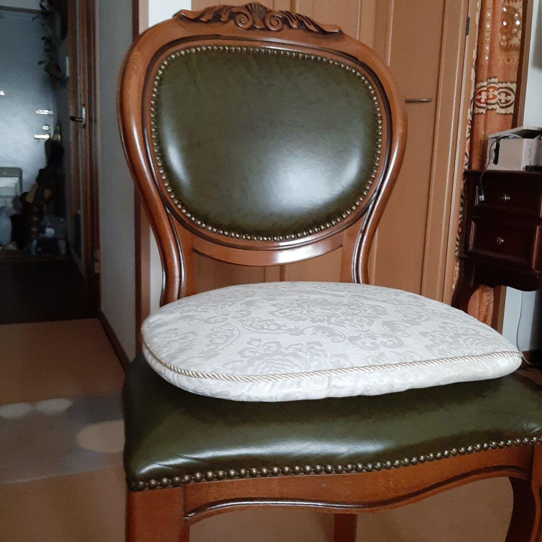 イタリアンダイニングチェア　クラシック　木彫り　猫脚