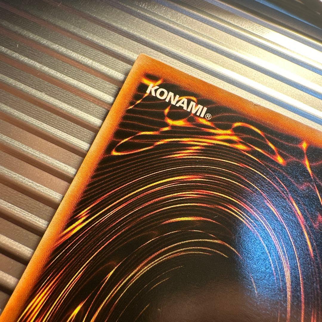 遊戯王　ブラックマジシャン　初期　ウルトラ　枠ズレエラー　美品