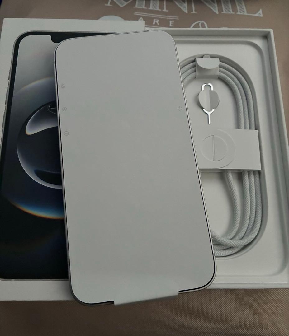 【ほぼ未使用に近い極美品】Apple iPhone16e 128GB ホワイト