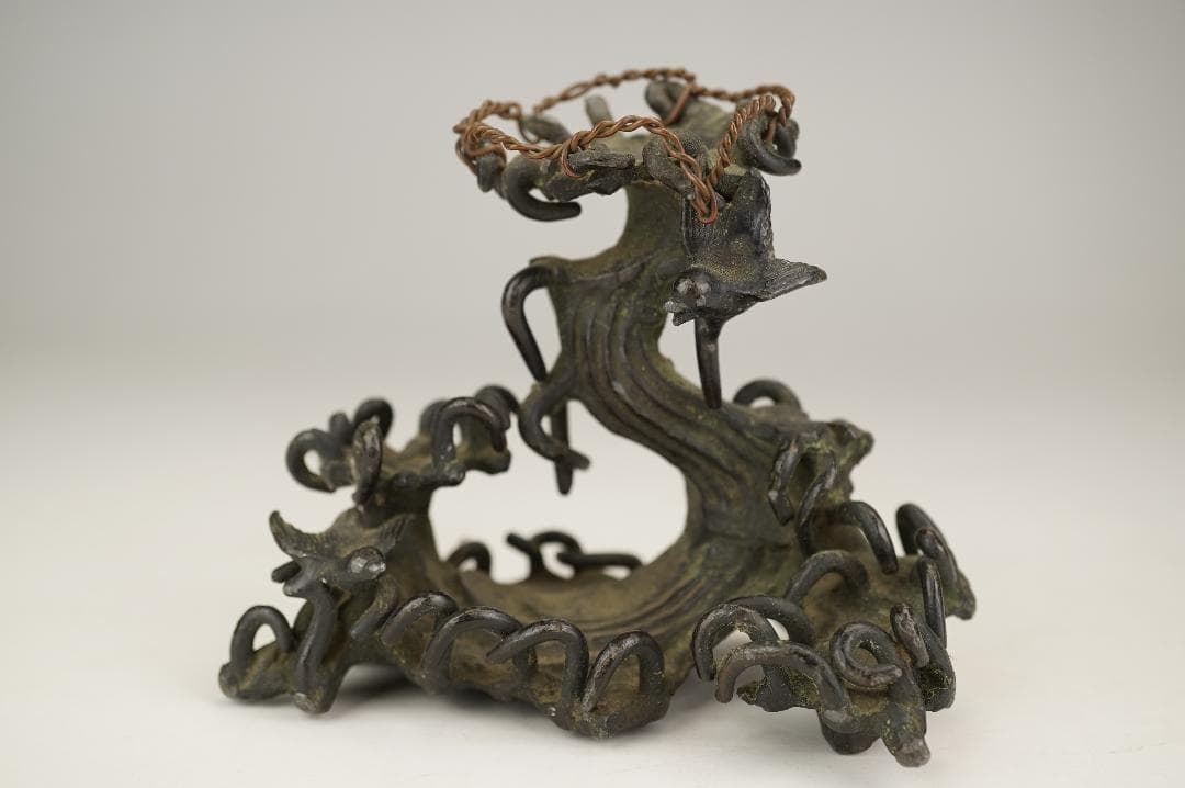 天然水晶玉 径5.1cm 古銅波千鳥彫台座付 木箱附