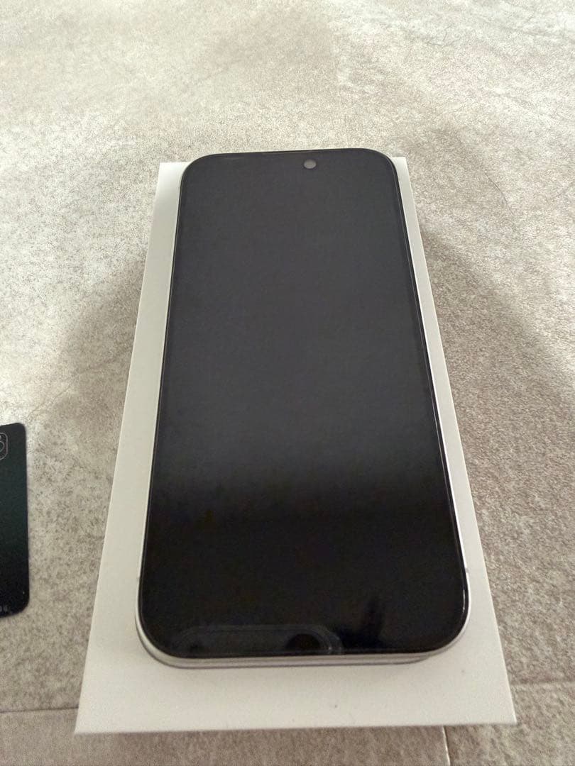 使用期間1年　当日発送可　【極美品】　iPhone16 256GB simフリー
