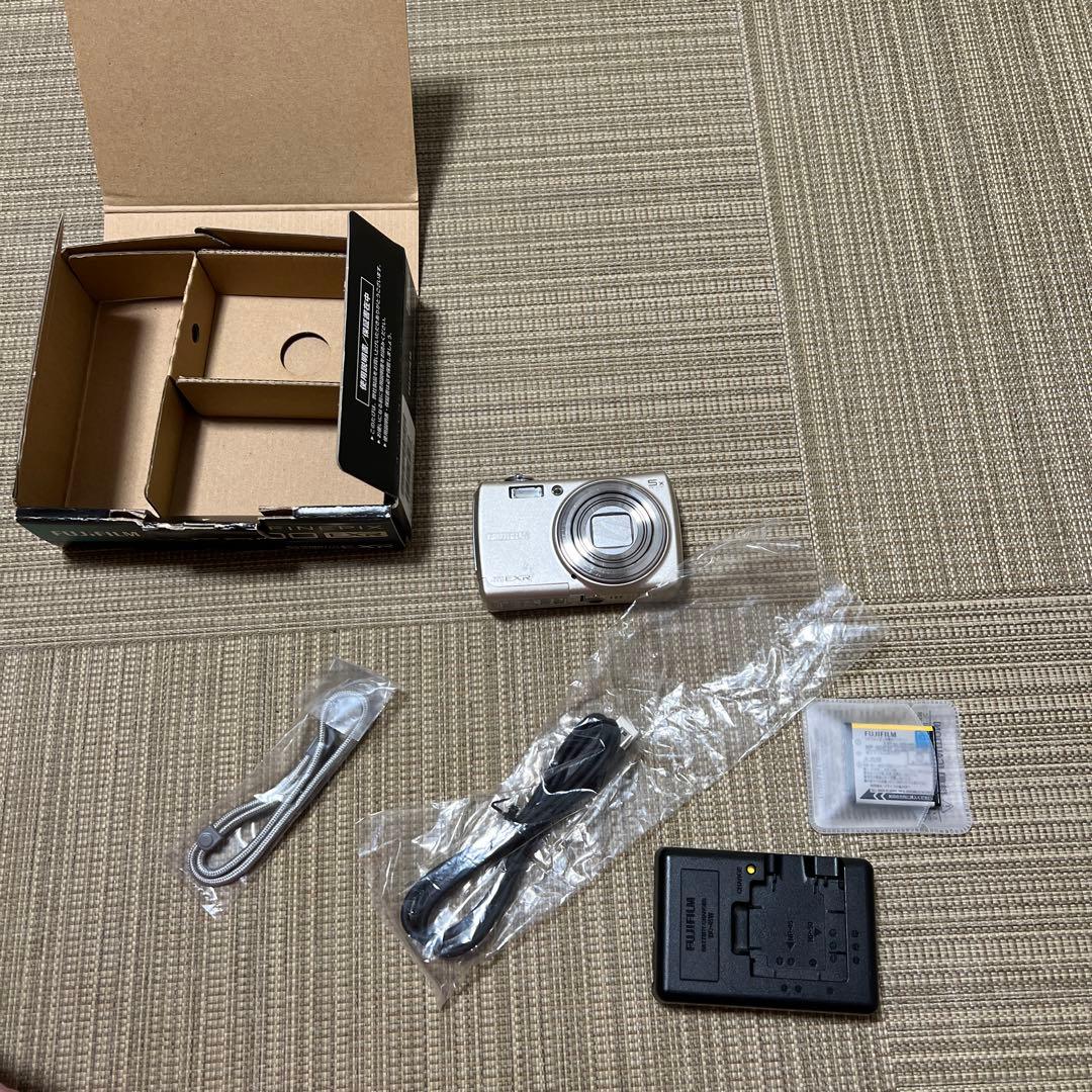 【ジャンク品】FUJIFILM FinePix F200 EXR