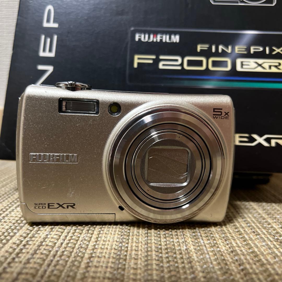 【ジャンク品】FUJIFILM FinePix F200 EXR