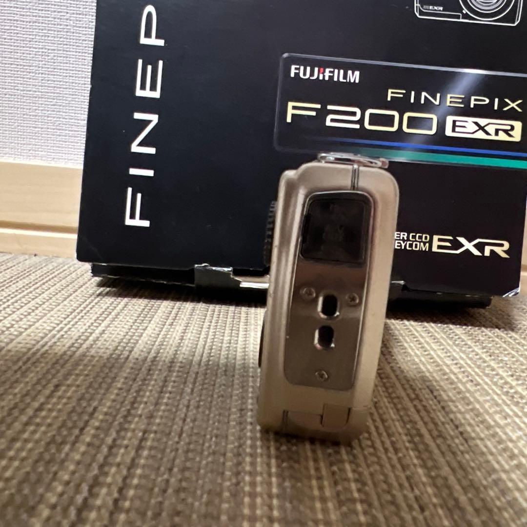 【ジャンク品】FUJIFILM FinePix F200 EXR