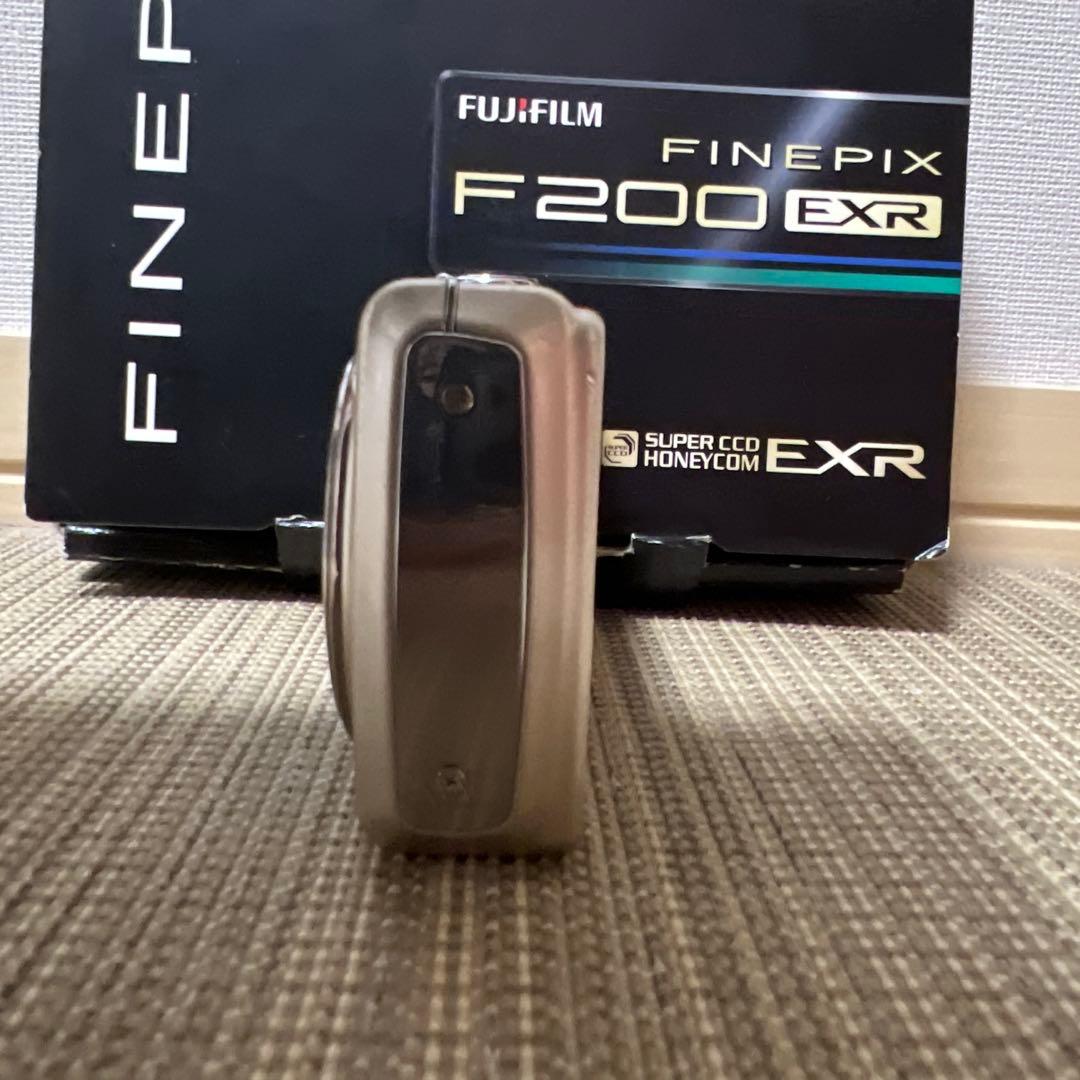【ジャンク品】FUJIFILM FinePix F200 EXR