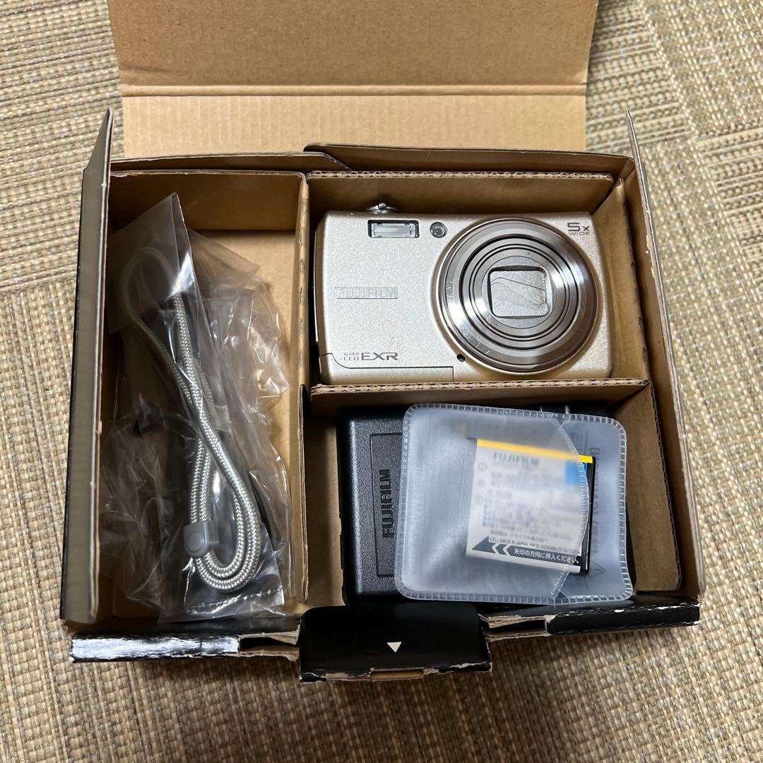 【ジャンク品】FUJIFILM FinePix F200 EXR