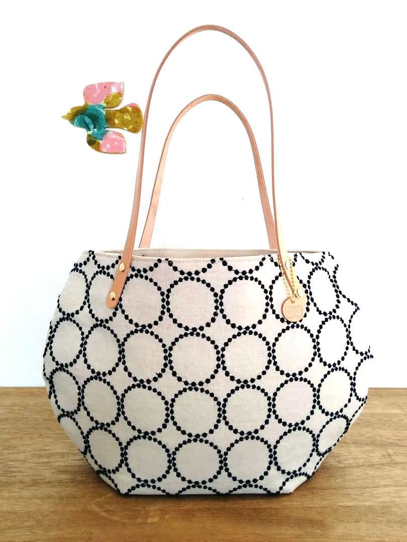 ミナペルホネン　A4が入る『丸みを帯びた肩掛けトートバッグ』LL