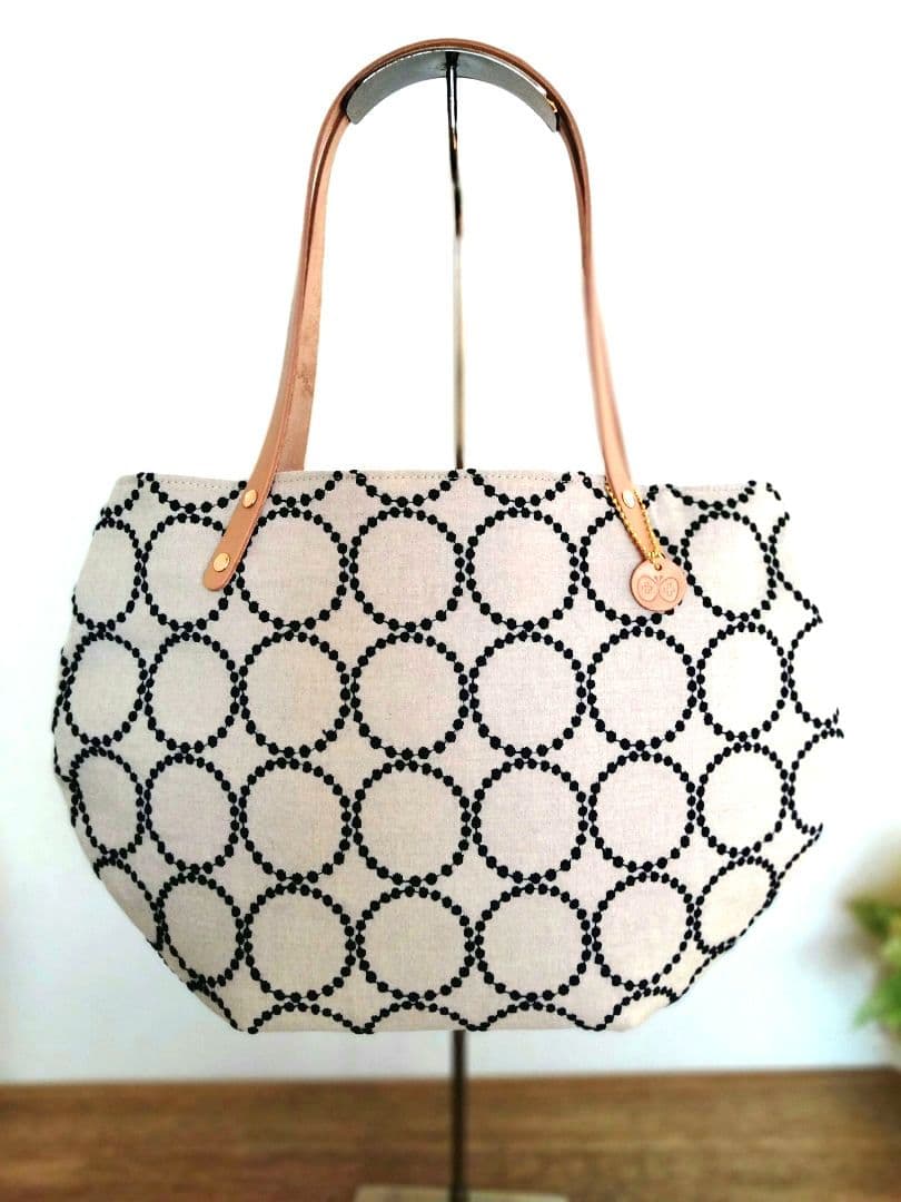 ミナペルホネン　A4が入る『丸みを帯びた肩掛けトートバッグ』LL