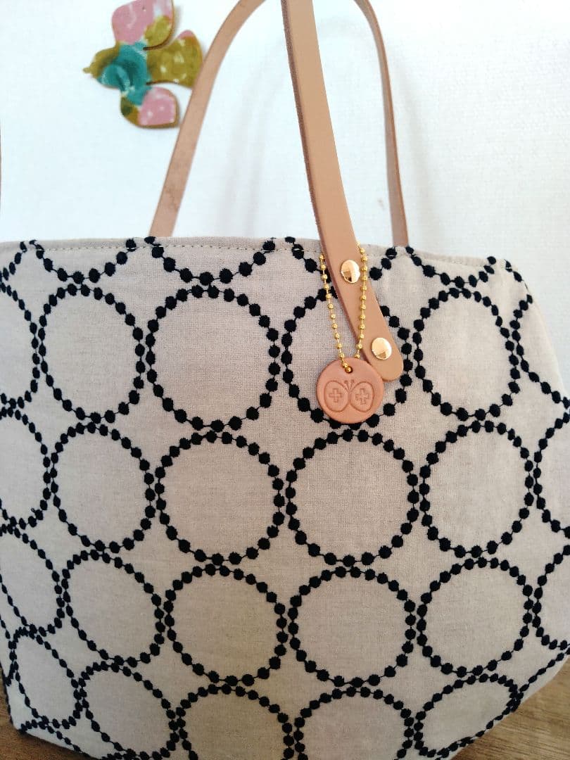 ミナペルホネン　A4が入る『丸みを帯びた肩掛けトートバッグ』LL