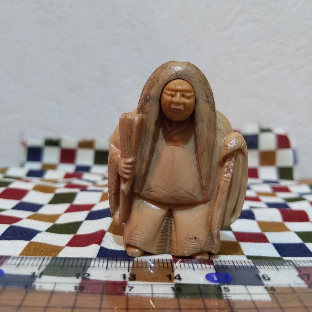 時代提げ物 面変絡繰根付 在銘 天然素材 高5.2cm幅3.9cm重30ｇ緻密彫