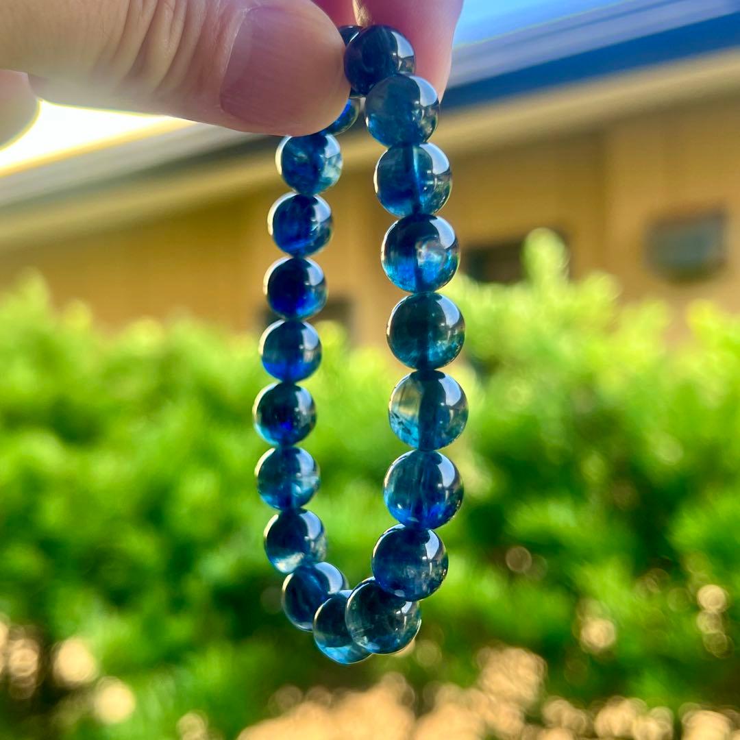 収蔵品　ブルーサファイヤカイヤナイトブレスレット　てりが良いです　2