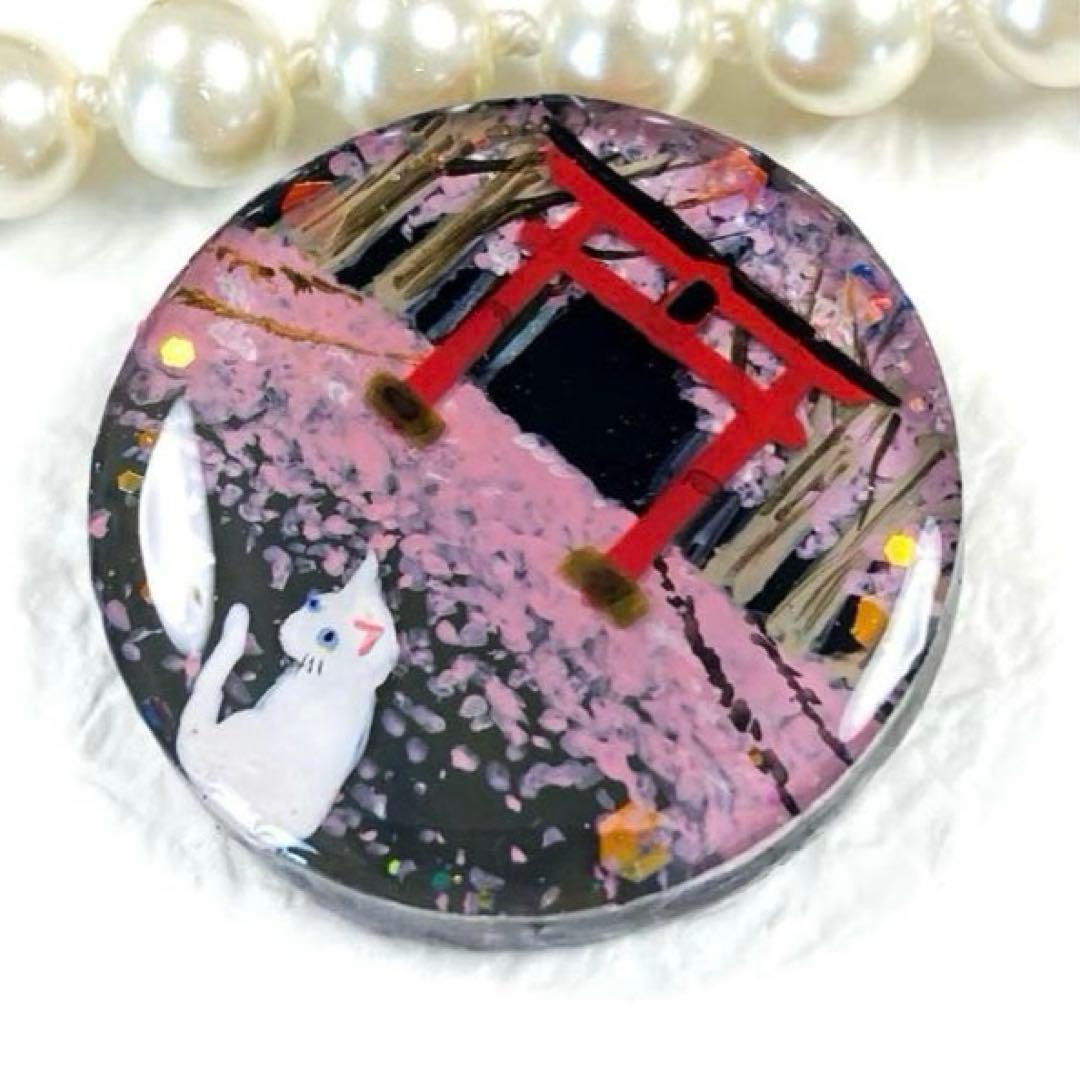 夜桜と鳥居と白猫(手描き) レジンヘアゴム　ブローチ　ポニーフック　ペンダント