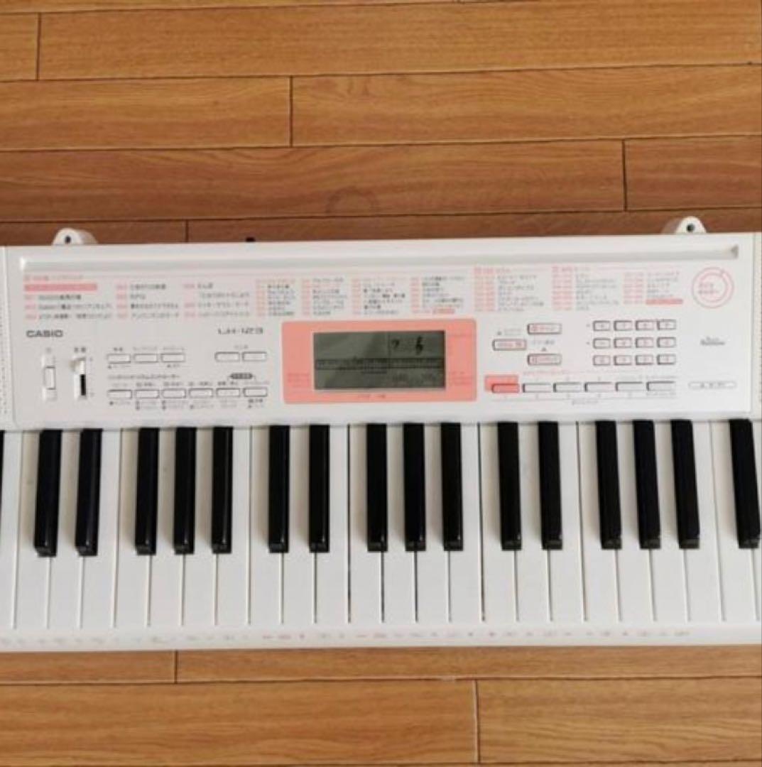 CASIO LK-123 光るナビキーボード　61鍵