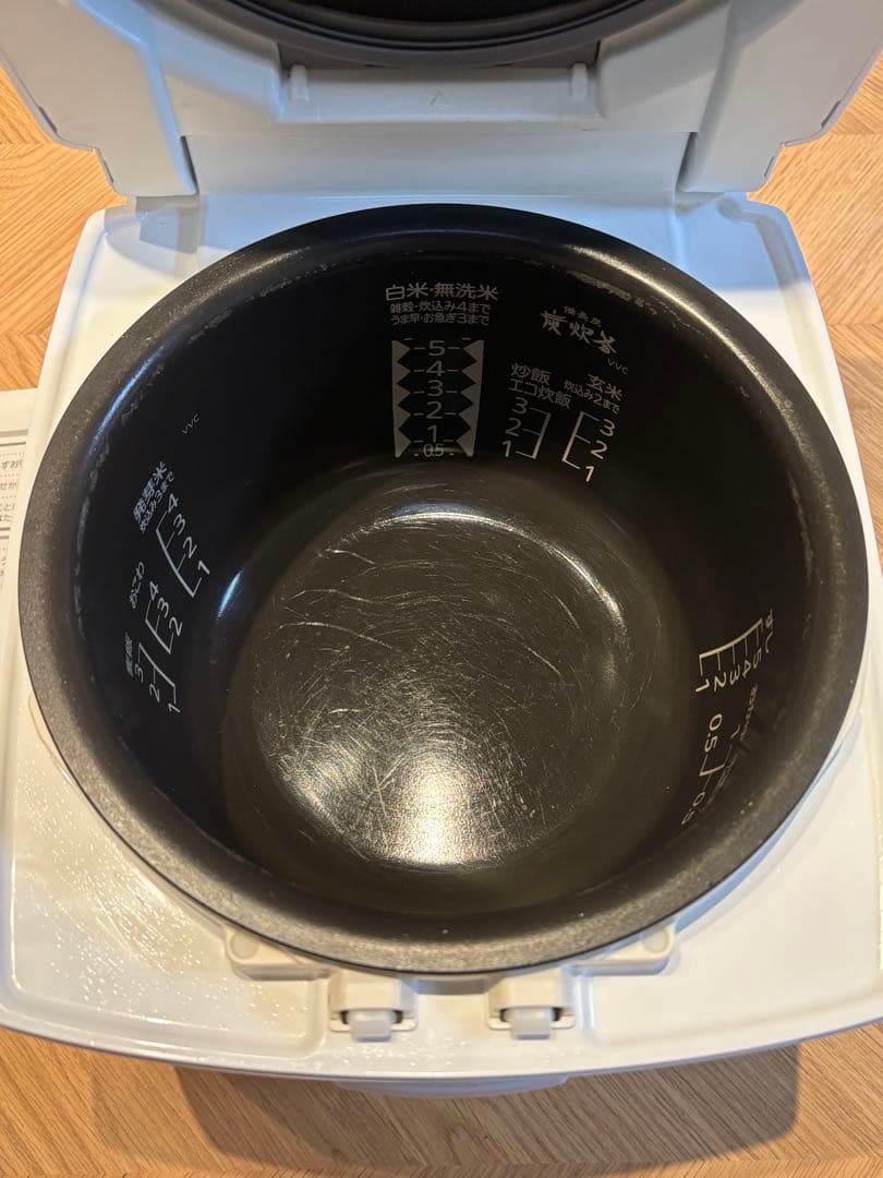 【最終値下げ】ホワイト炊飯器 デジタル表示　説明書付き　三菱