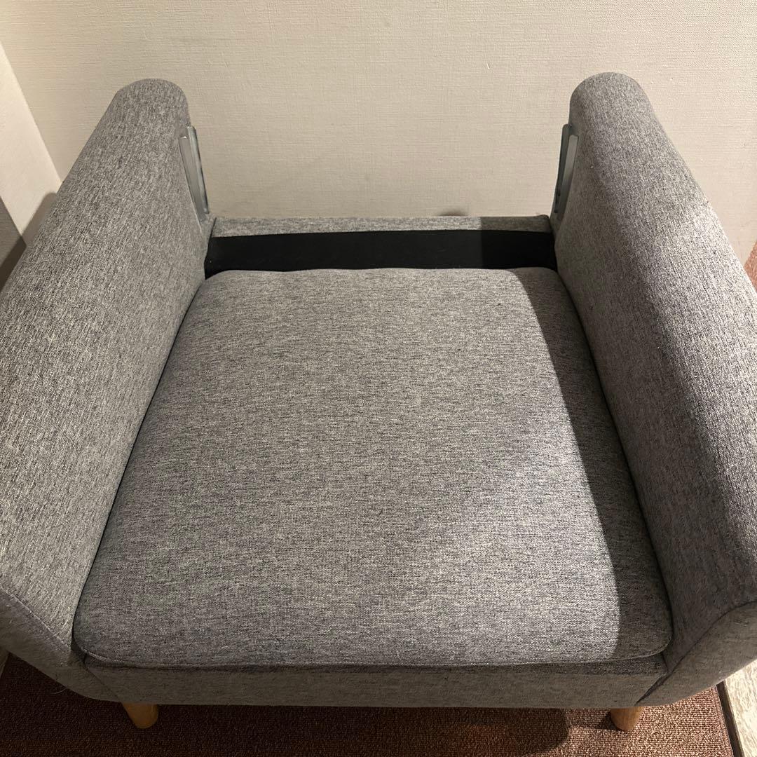 グレーの1人掛けソファ　椅子　カウチ