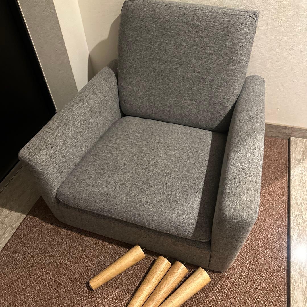 グレーの1人掛けソファ　椅子　カウチ