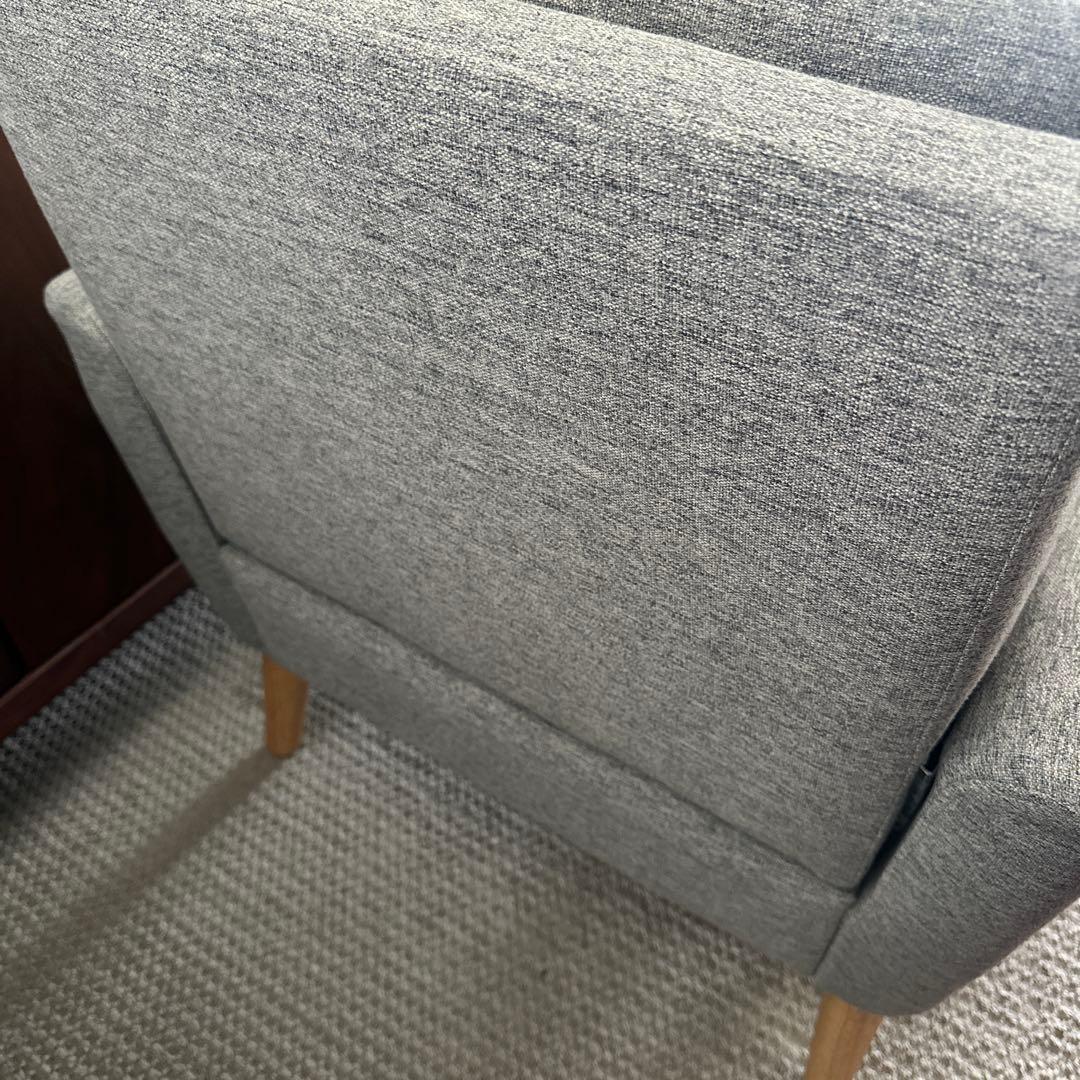 グレーの1人掛けソファ　椅子　カウチ
