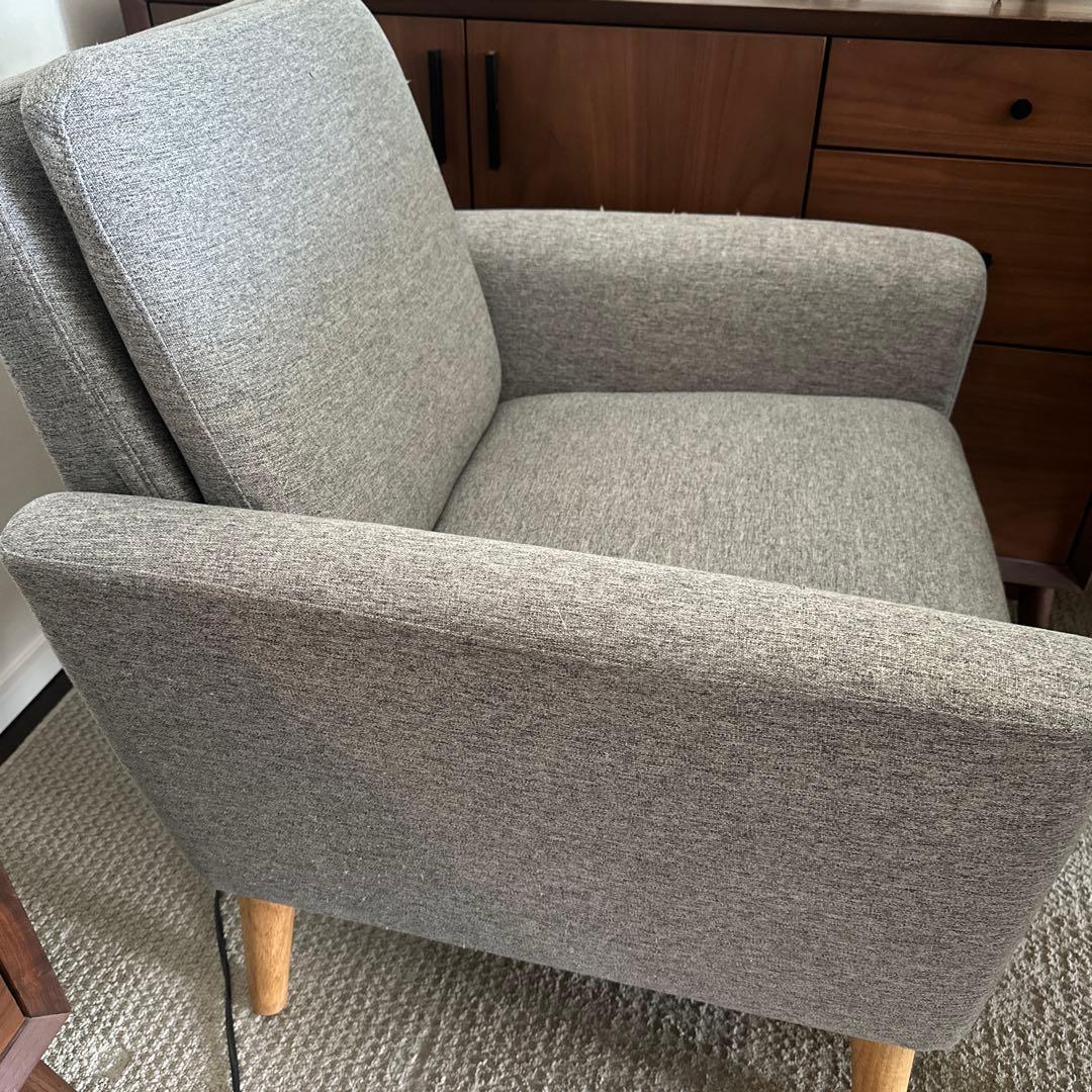 グレーの1人掛けソファ　椅子　カウチ