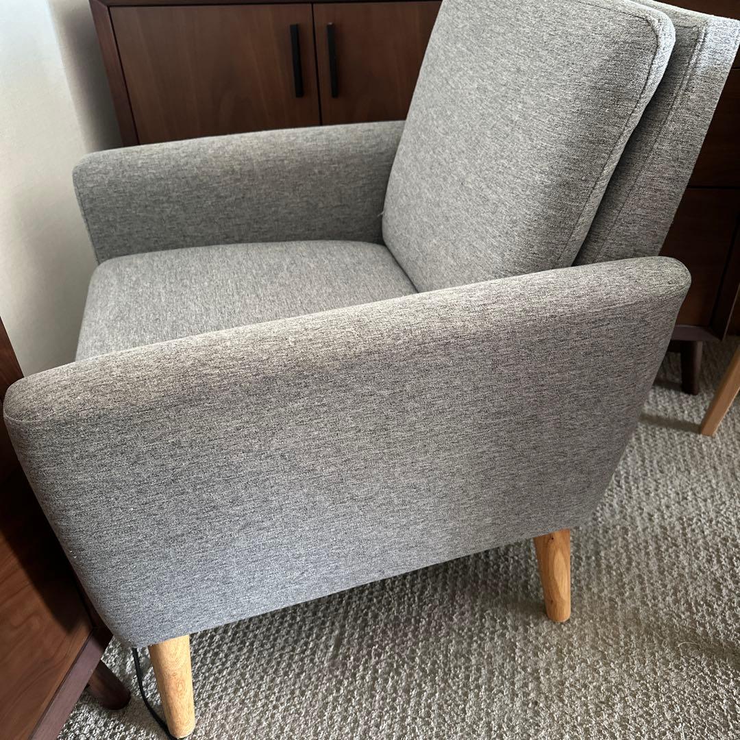 グレーの1人掛けソファ　椅子　カウチ