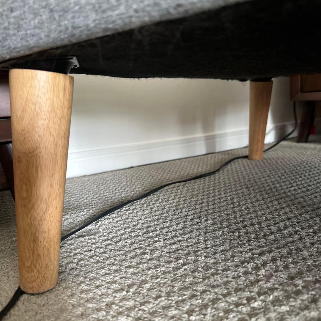 グレーの1人掛けソファ　椅子　カウチ