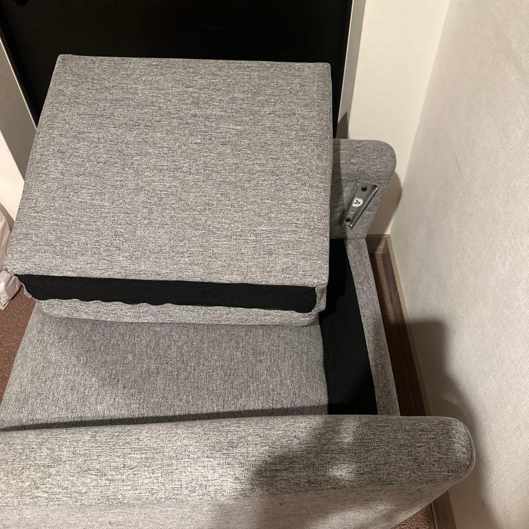 グレーの1人掛けソファ　椅子　カウチ