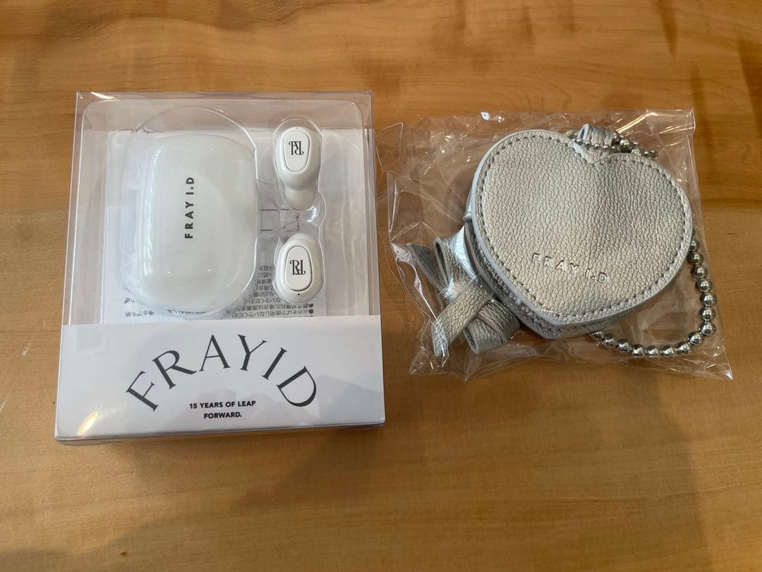 FRAY I.D ワイヤレスイヤホン ハート型ケース付き