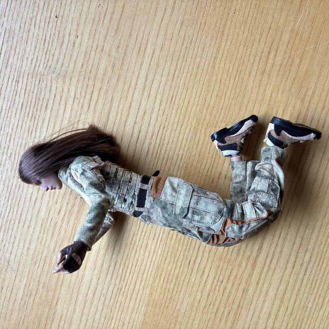 【美品】1/6 ベリークール 女性兵士 フィギュア（ハイブリッド素体）　迷彩