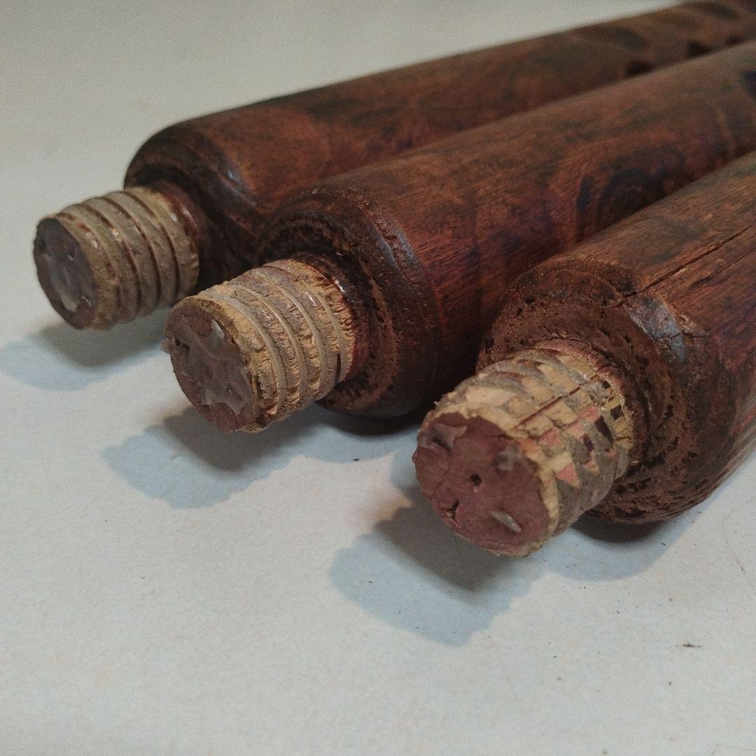 アンテーク猫木製椅子　スペイン製　3本足椅子　スツール　花台椅子