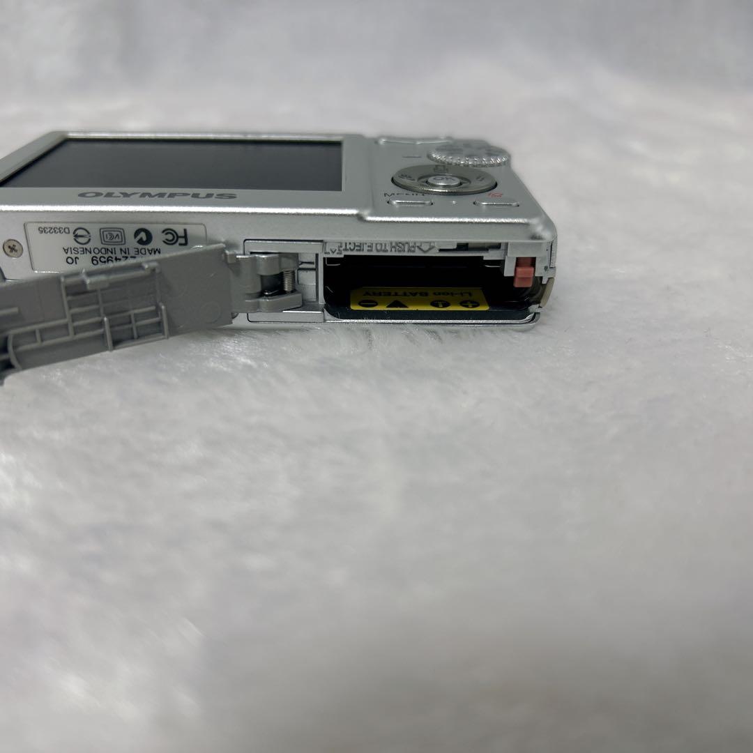 OLYMPUS オリンパス FE-190 シルバー コンデジ デジタルカメラ