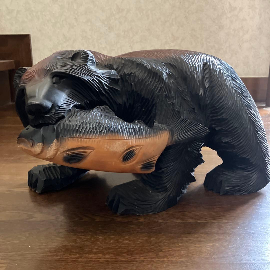 大型　木製クマの彫刻　重量5.7キロ