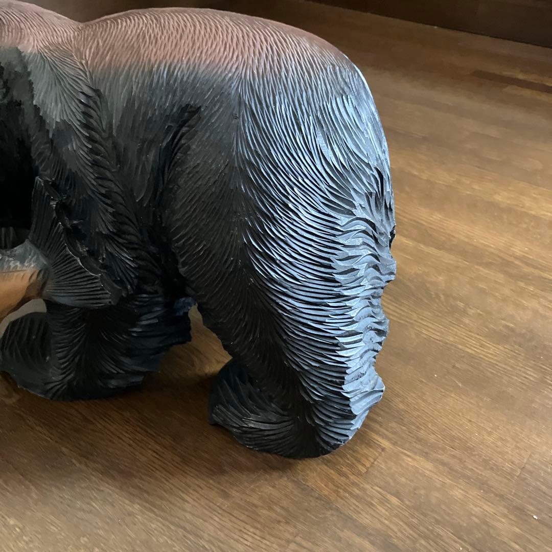 大型　木製クマの彫刻　重量5.7キロ