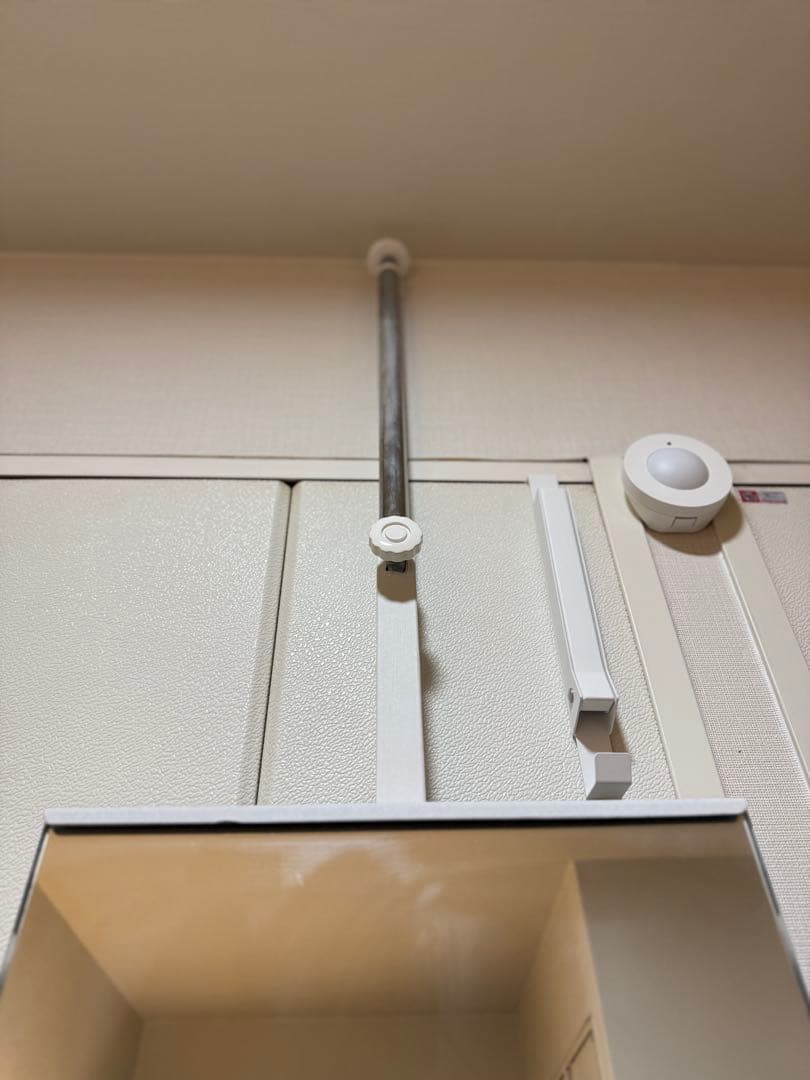 突っ張り壁面ミラー　幅３０【ＨＭ−Ｍ３０】