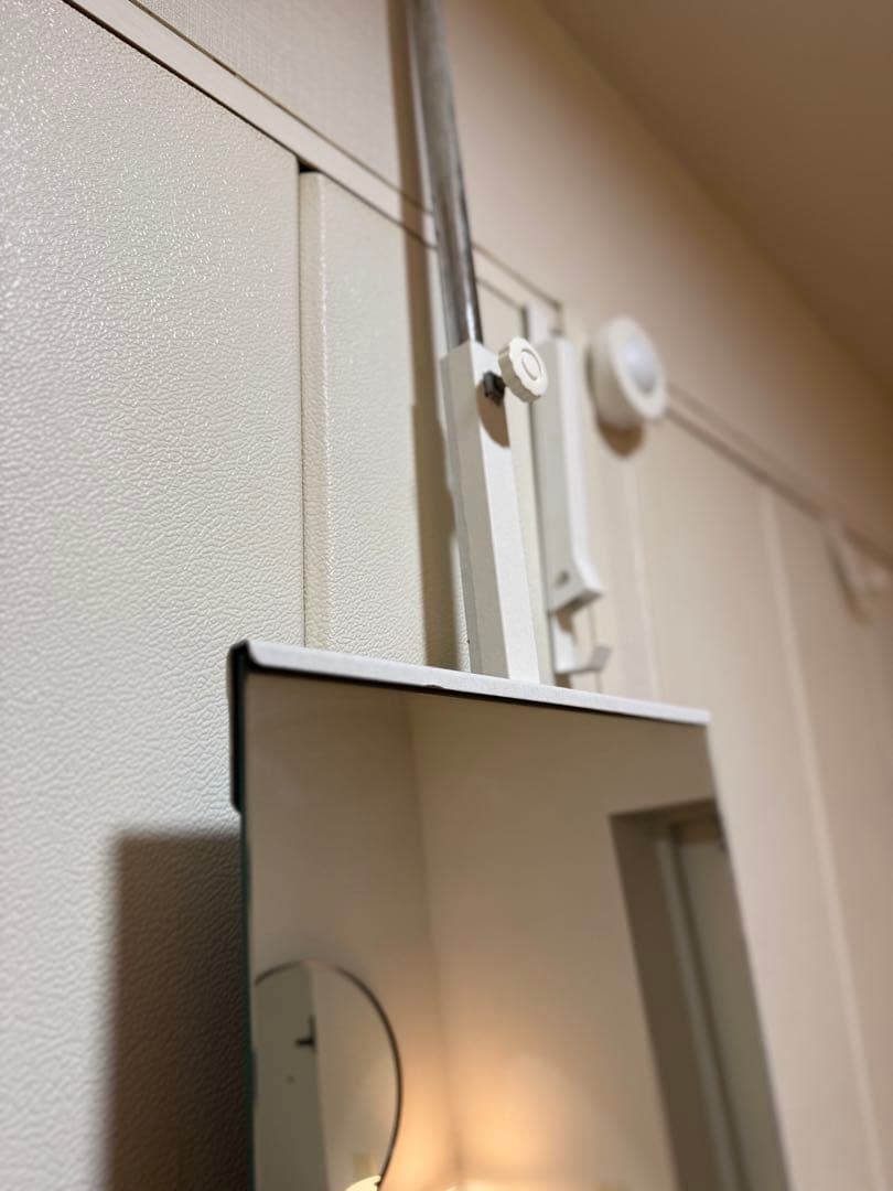 突っ張り壁面ミラー　幅３０【ＨＭ−Ｍ３０】