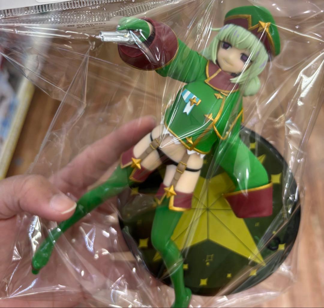 アニメキャラクター フィギュア 銃を持ったポーズ