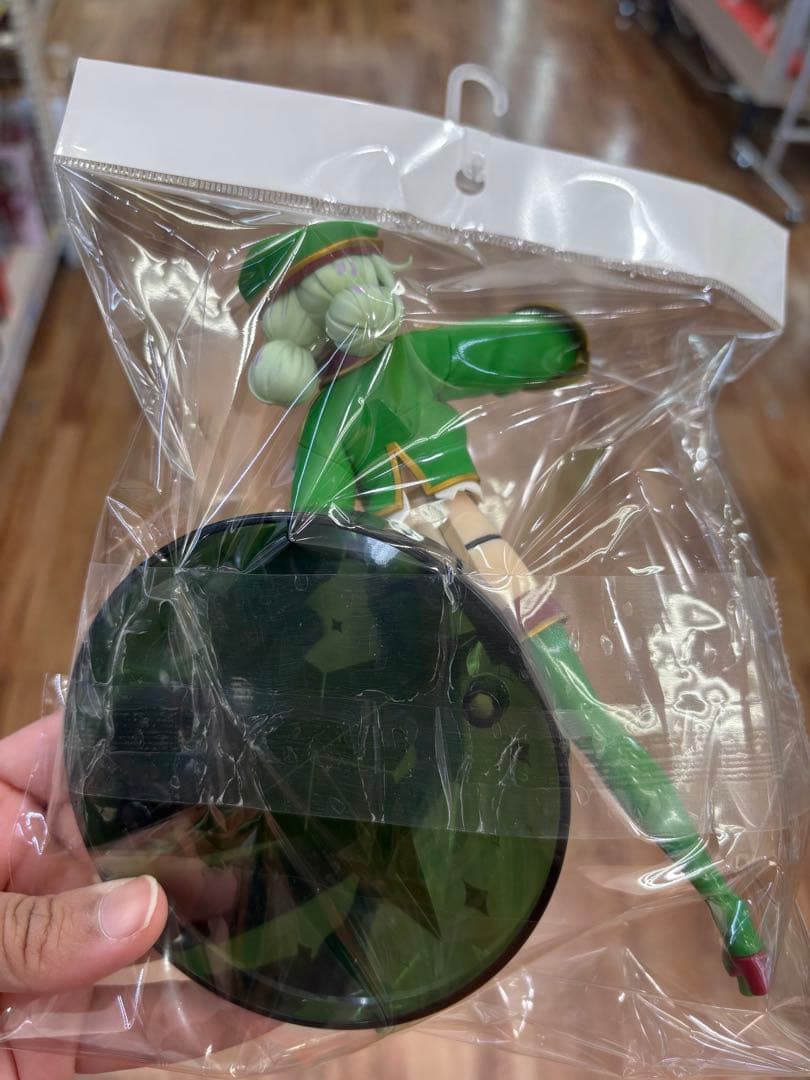 アニメキャラクター フィギュア 銃を持ったポーズ