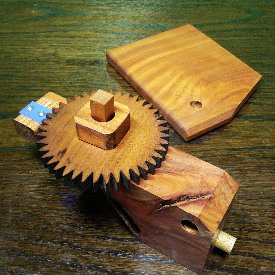 【２】一品物■欅板と昔の欅の歯車と強力磁石と電話ベルでできた【駄菓子屋の呼び鈴】