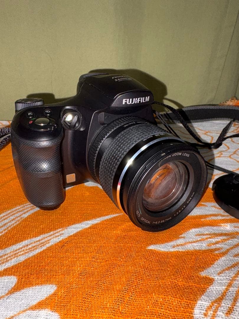 富士フイルム　FinePix S6000fd