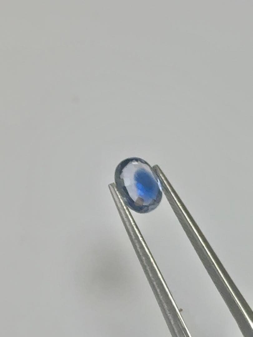 ブルーティント　バイカラーサファイア　ルース　加熱