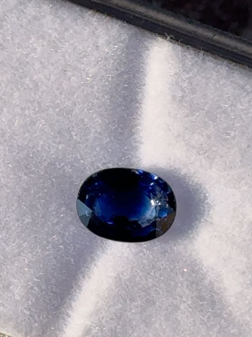 ブルーティント　バイカラーサファイア　ルース　加熱