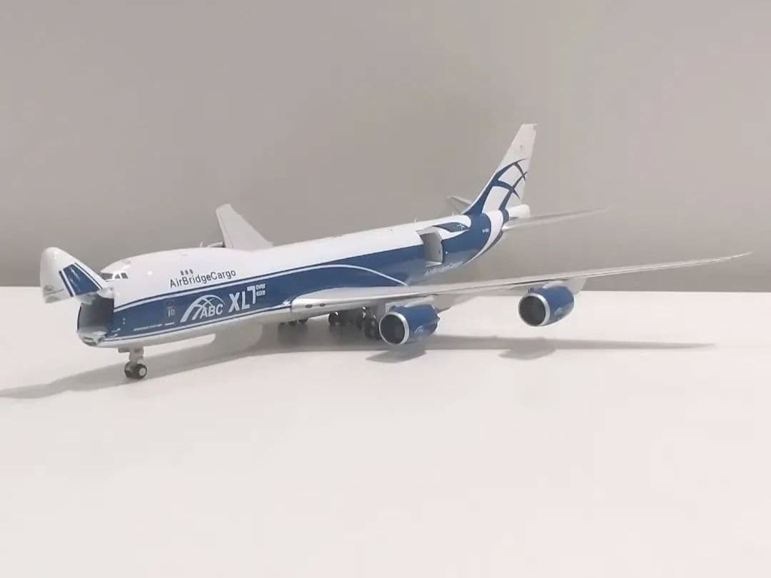 エア　ブリッジ貨物航空　B747-8F 1/400 開閉式