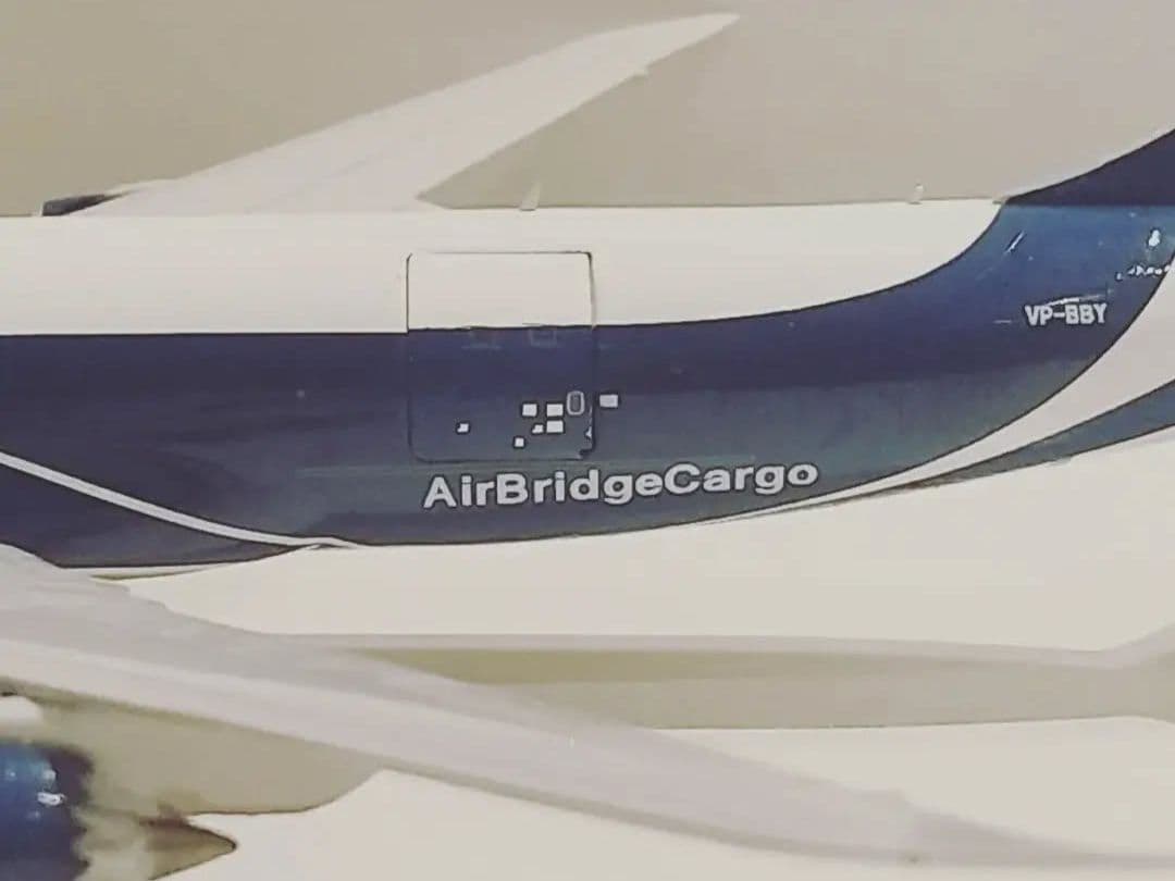 エア　ブリッジ貨物航空　B747-8F 1/400 開閉式
