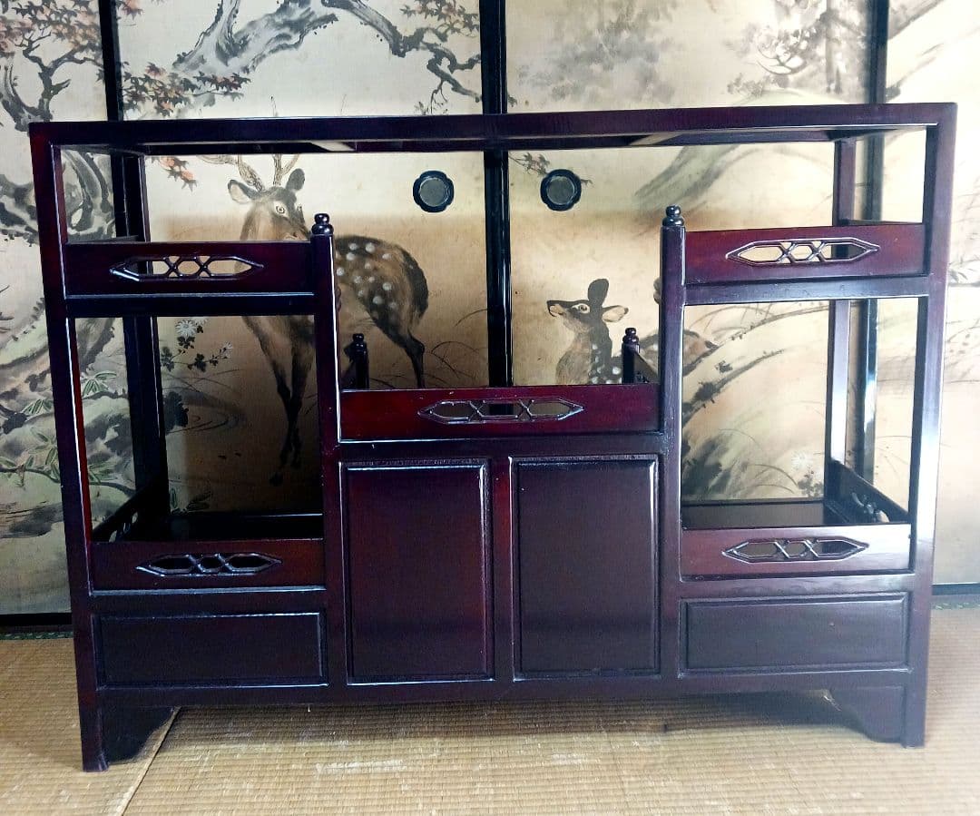 中古品　螺鈿飾り棚(輸入品です。)　程度良です。