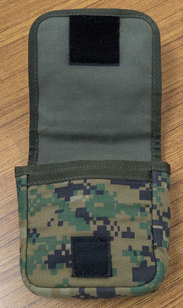 Van Nuys　バンナイズ ミニポーチ