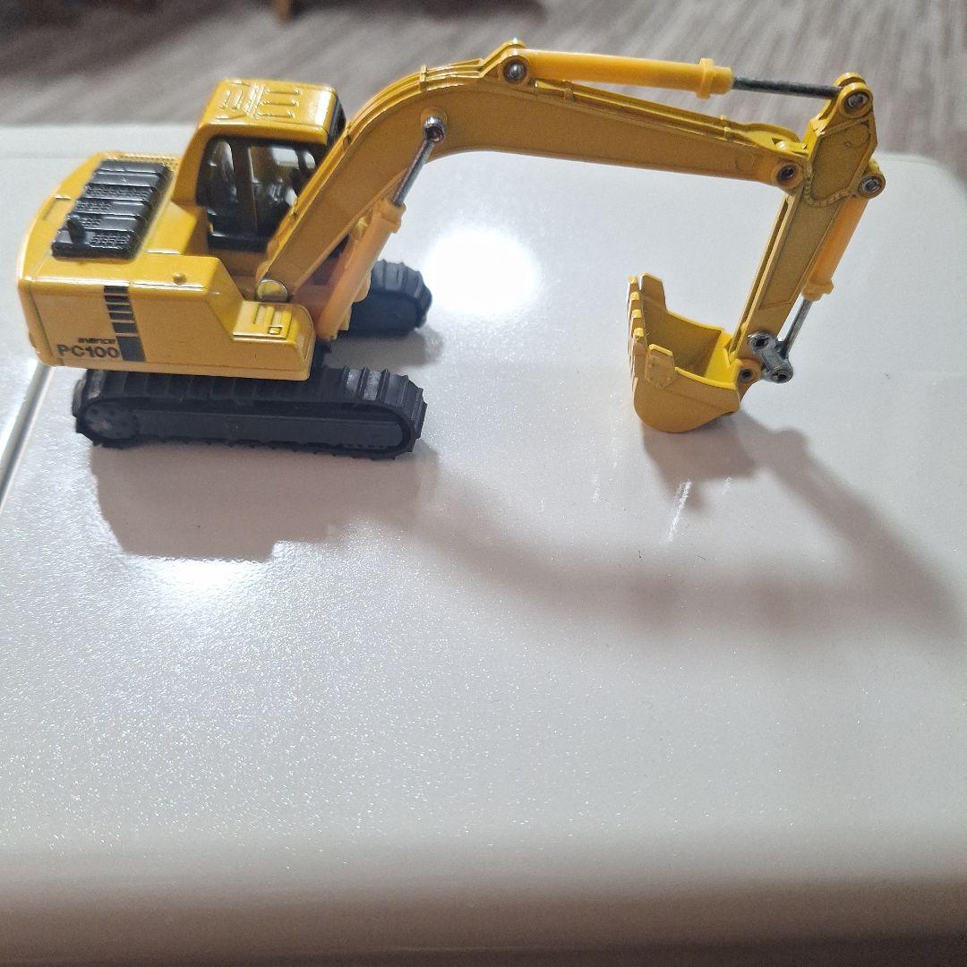 KOMATSUのダイキャスト重機4台、セットです