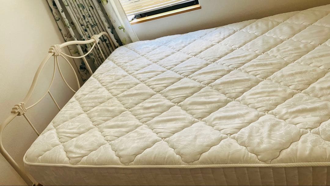 【マットレス付き&送料込み】ダブルベッド　ローラアシュレイ