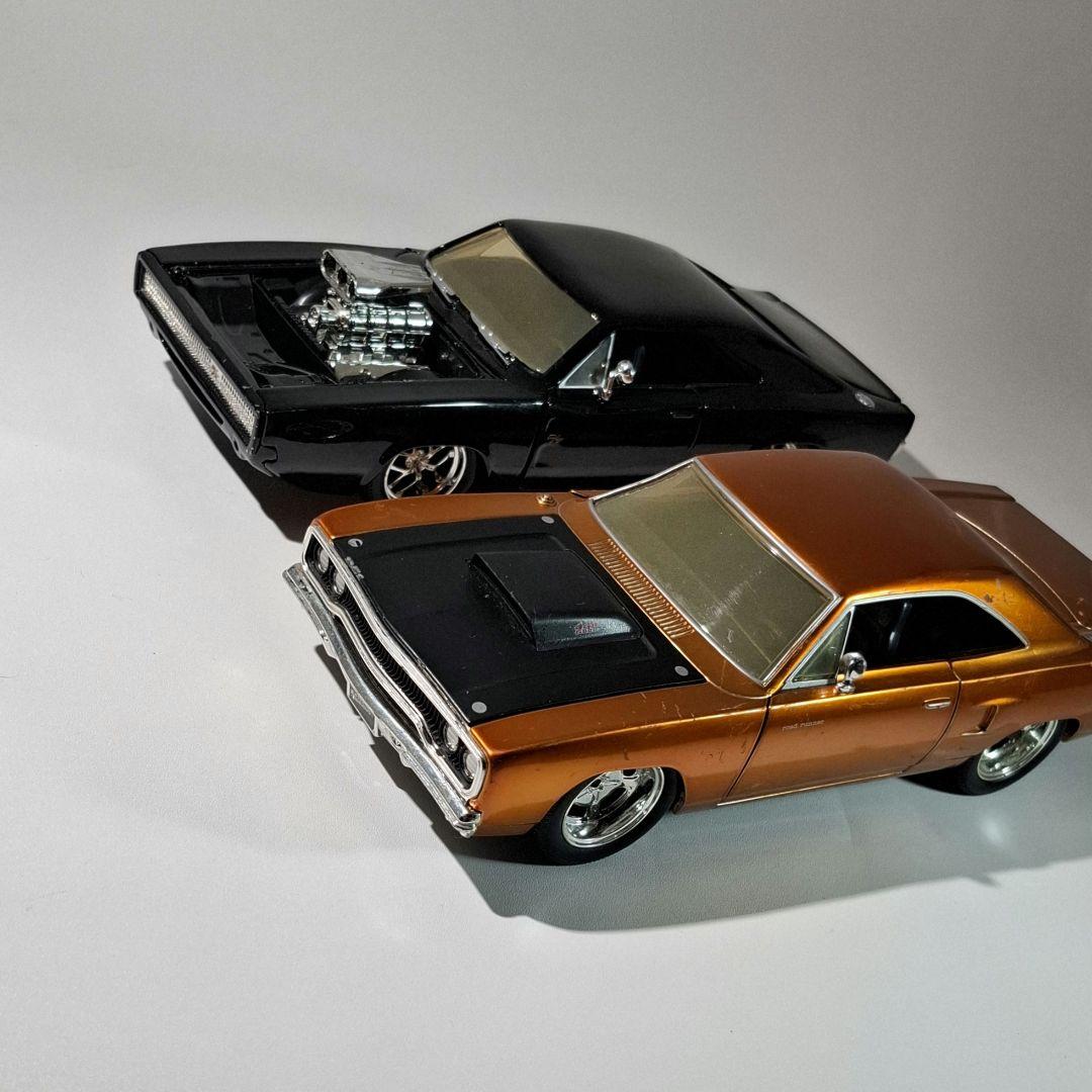 ワイルドスピード ミニカー 1/24 ダッジチャージャー ロードランナー 2台